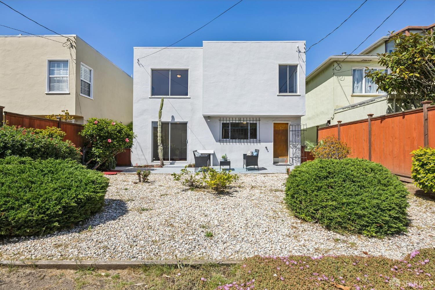 1525 Eucalyptus Drive