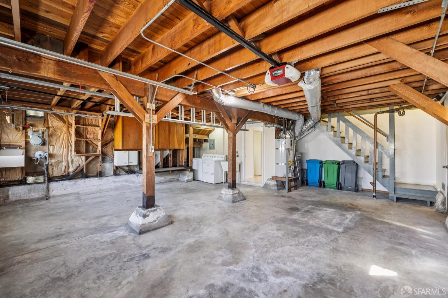 1525 Eucalyptus Drive