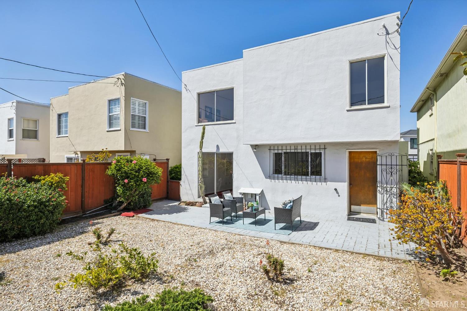 1525 Eucalyptus Drive