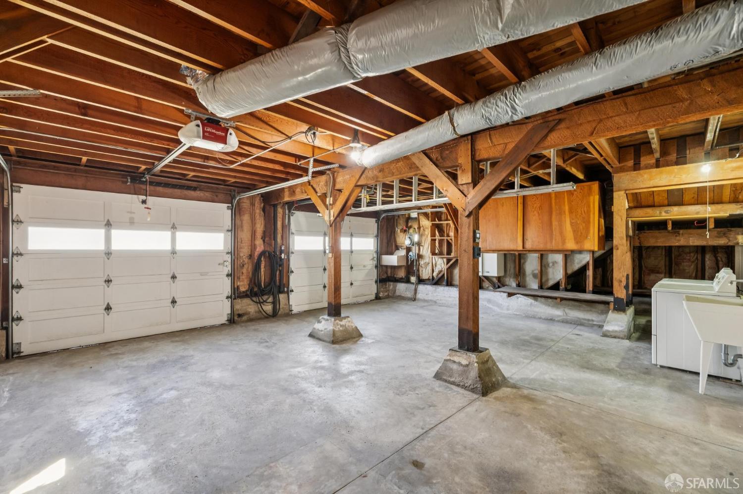 1525 Eucalyptus Drive