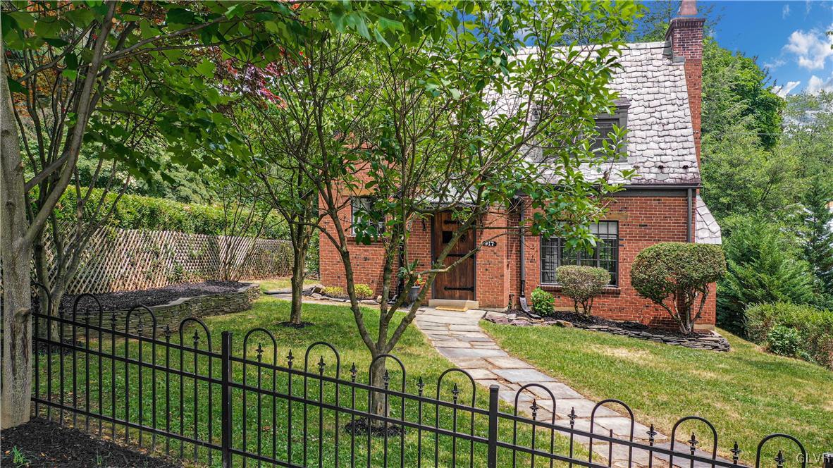 917 Hillside Avenue