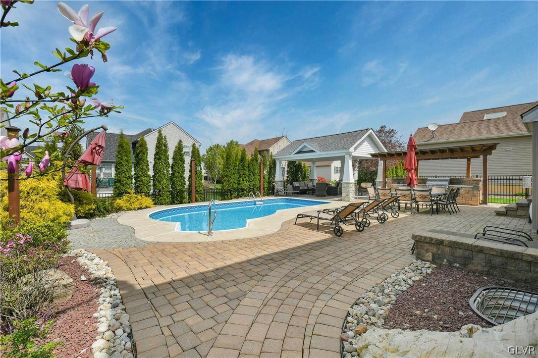 4464 Whitetail Drive