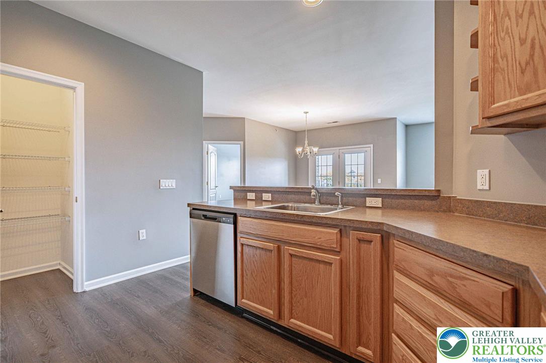 6885 Pioneer Drive