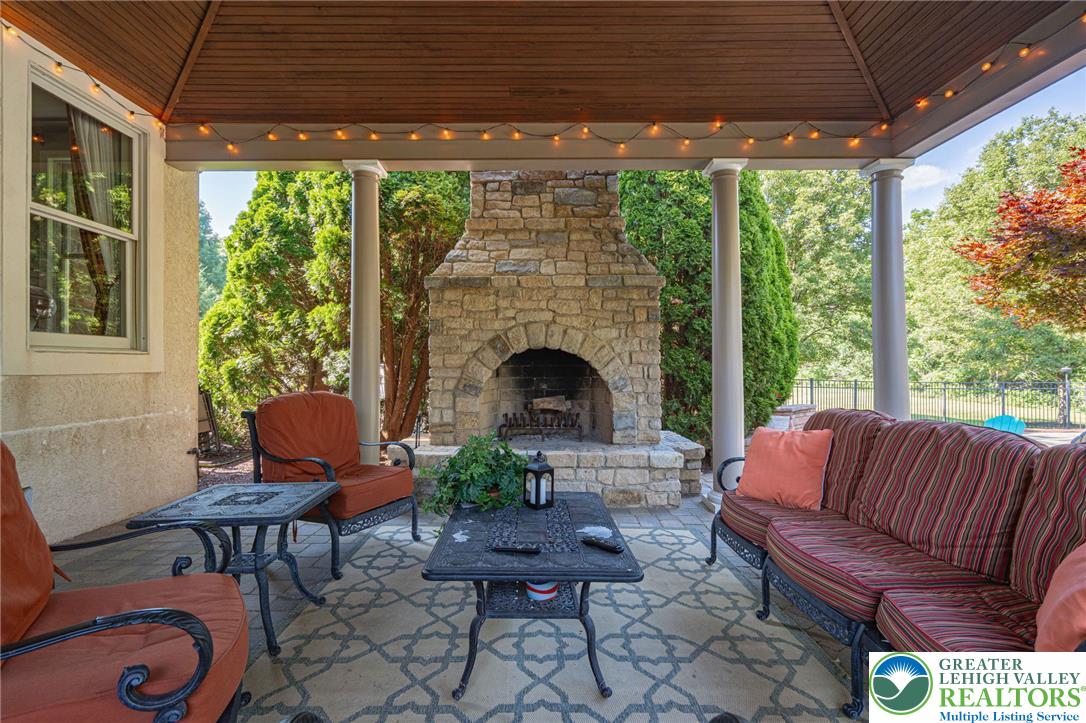 6301 Oakwood Circle