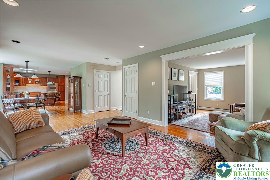 6301 Oakwood Circle