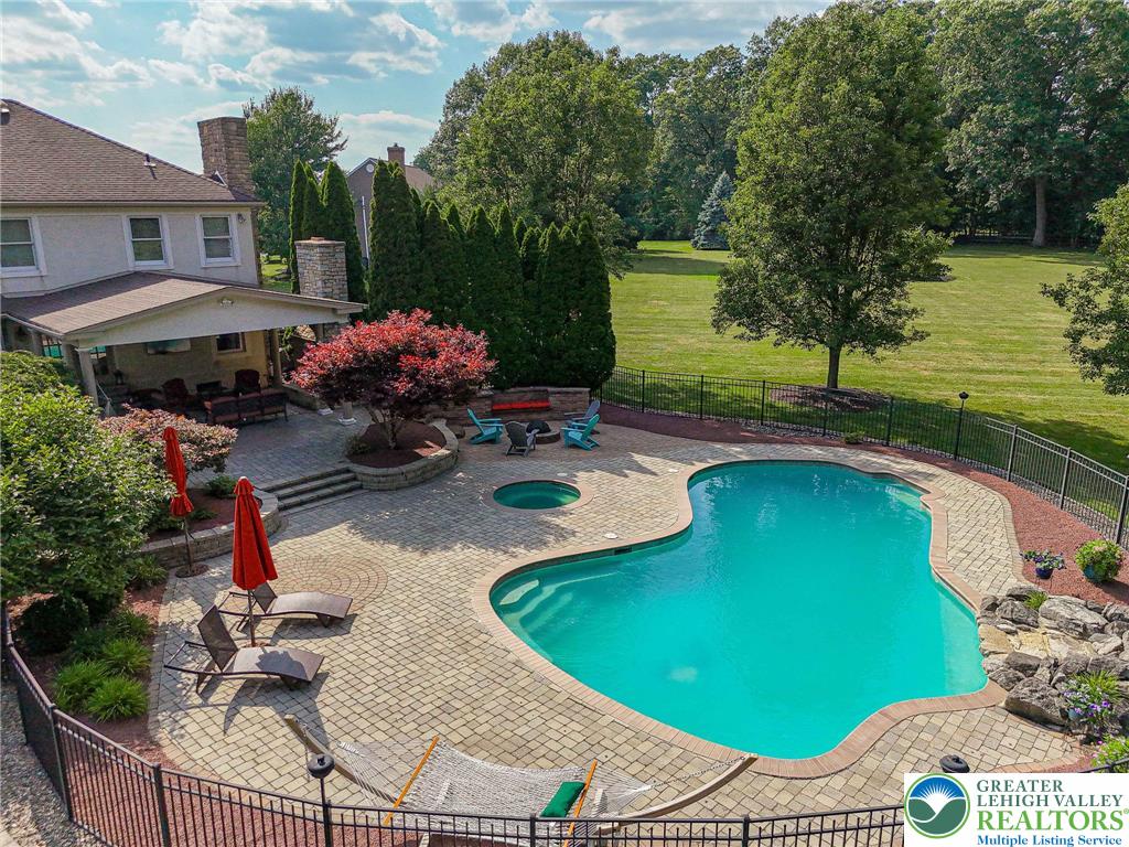 6301 Oakwood Circle