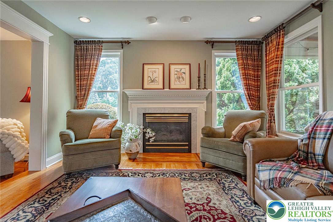 6301 Oakwood Circle