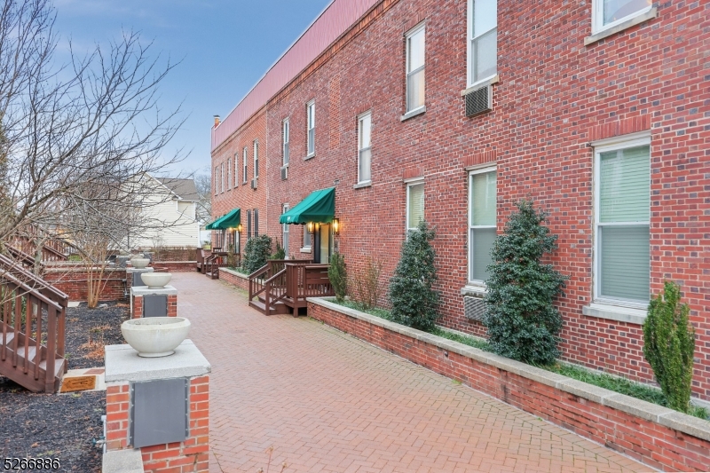 523 Trinity Pl (aka 515/519) Pl Unit: 2DS