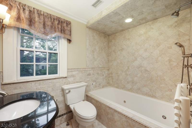 650 Coleman Pl