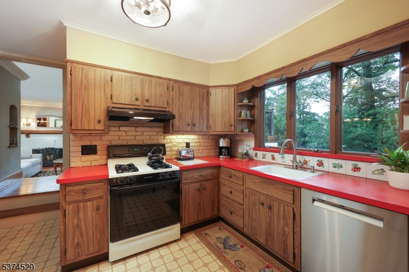 650 Coleman Pl