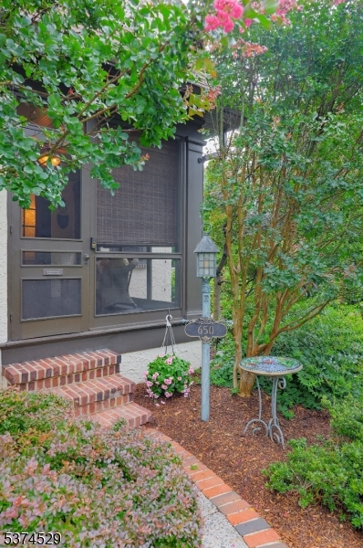 650 Coleman Pl