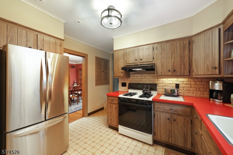 650 Coleman Pl