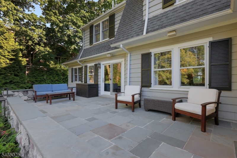 564 Highland Ave