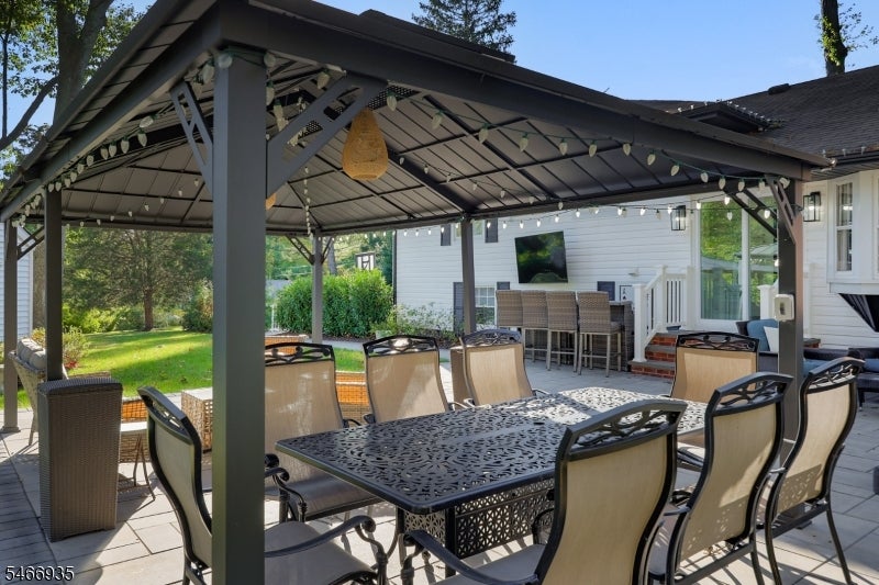62 Guinard Dr