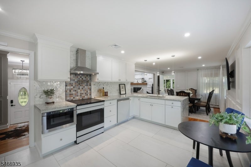62 Guinard Dr