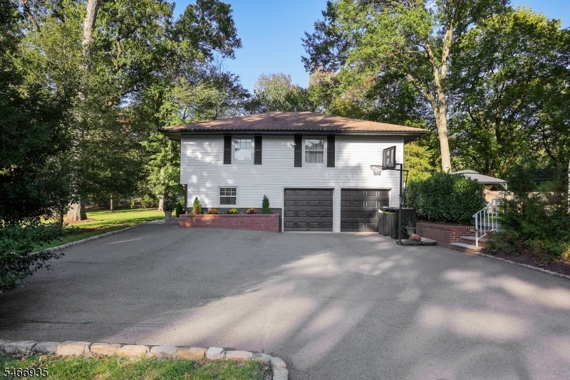 62 Guinard Dr