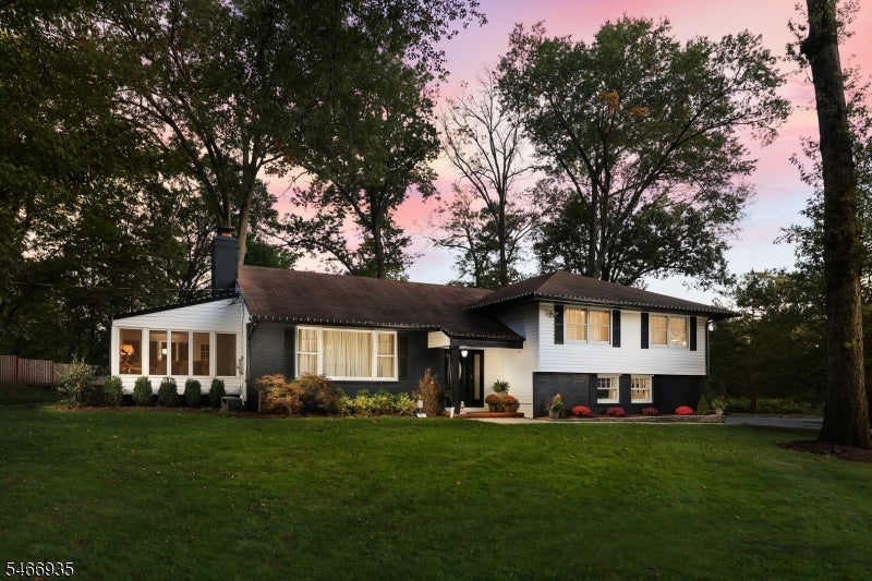 62 Guinard Dr