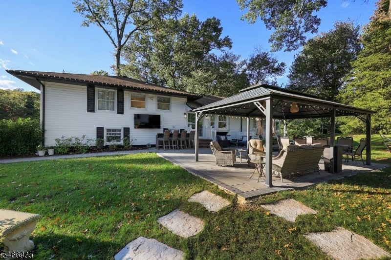 62 Guinard Dr