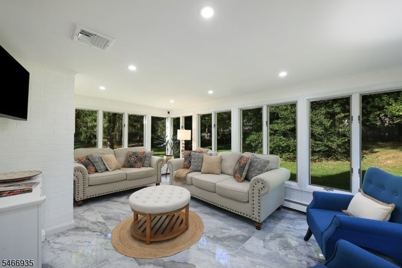 62 Guinard Dr
