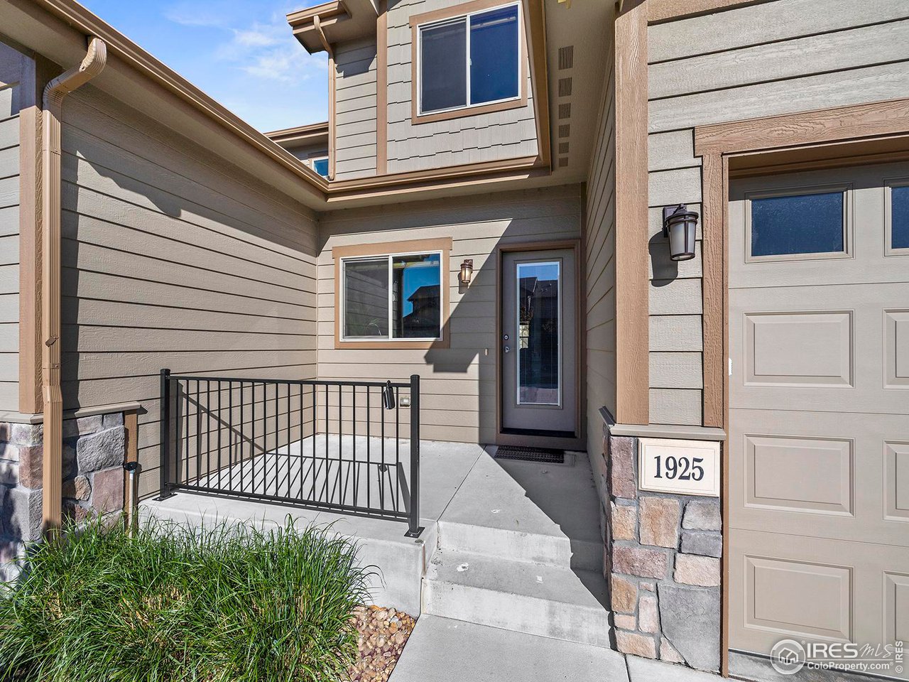 1925 Sunshine Peak Dr