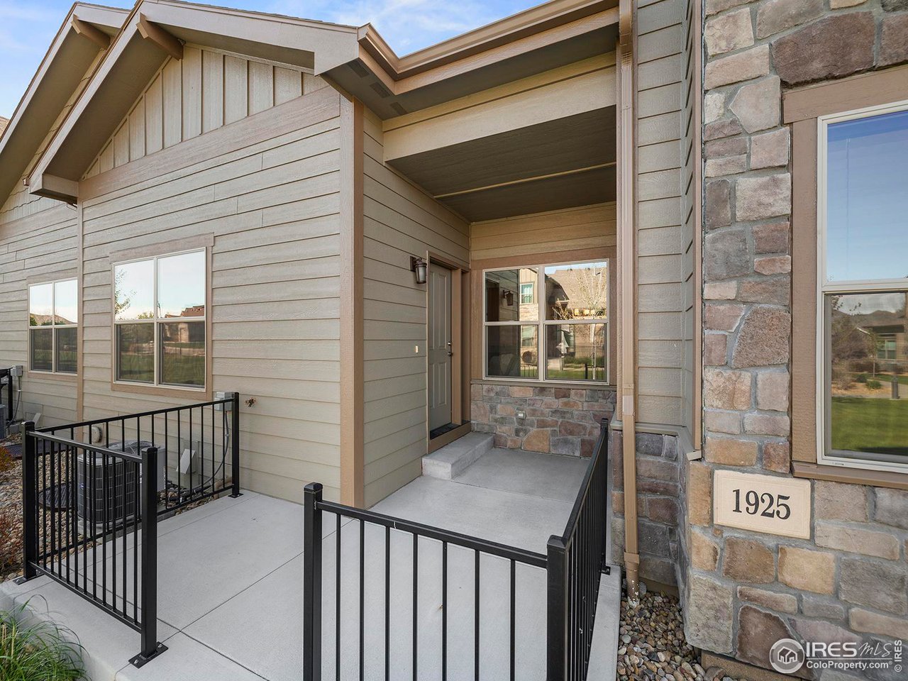 1925 Sunshine Peak Dr