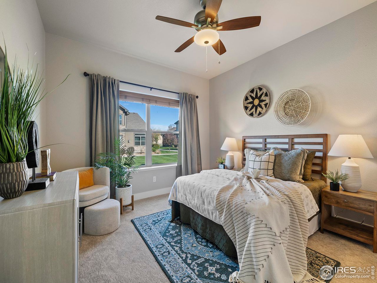 1925 Sunshine Peak Dr