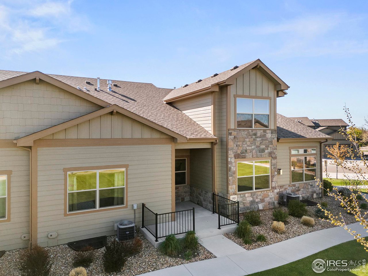 1925 Sunshine Peak Dr