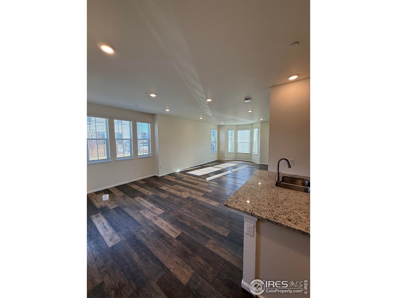 323 Zeppelin Way