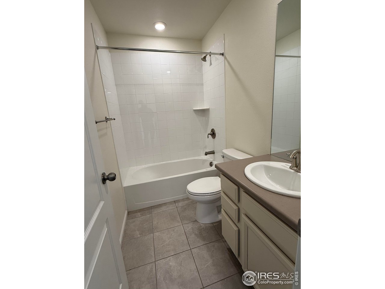 323 Zeppelin Way