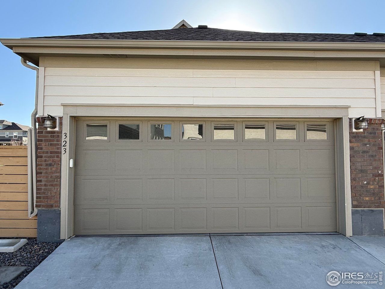 323 Zeppelin Way