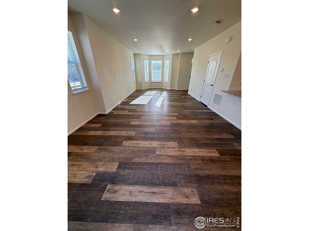 323 Zeppelin Way