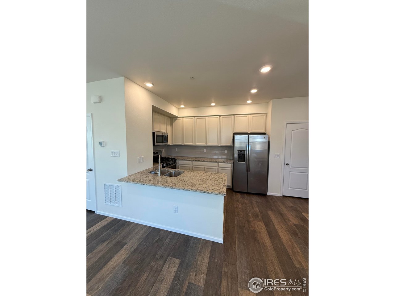 323 Zeppelin Way