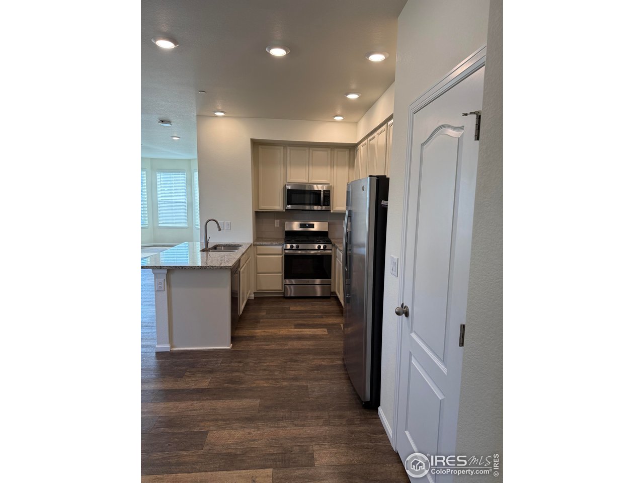 323 Zeppelin Way