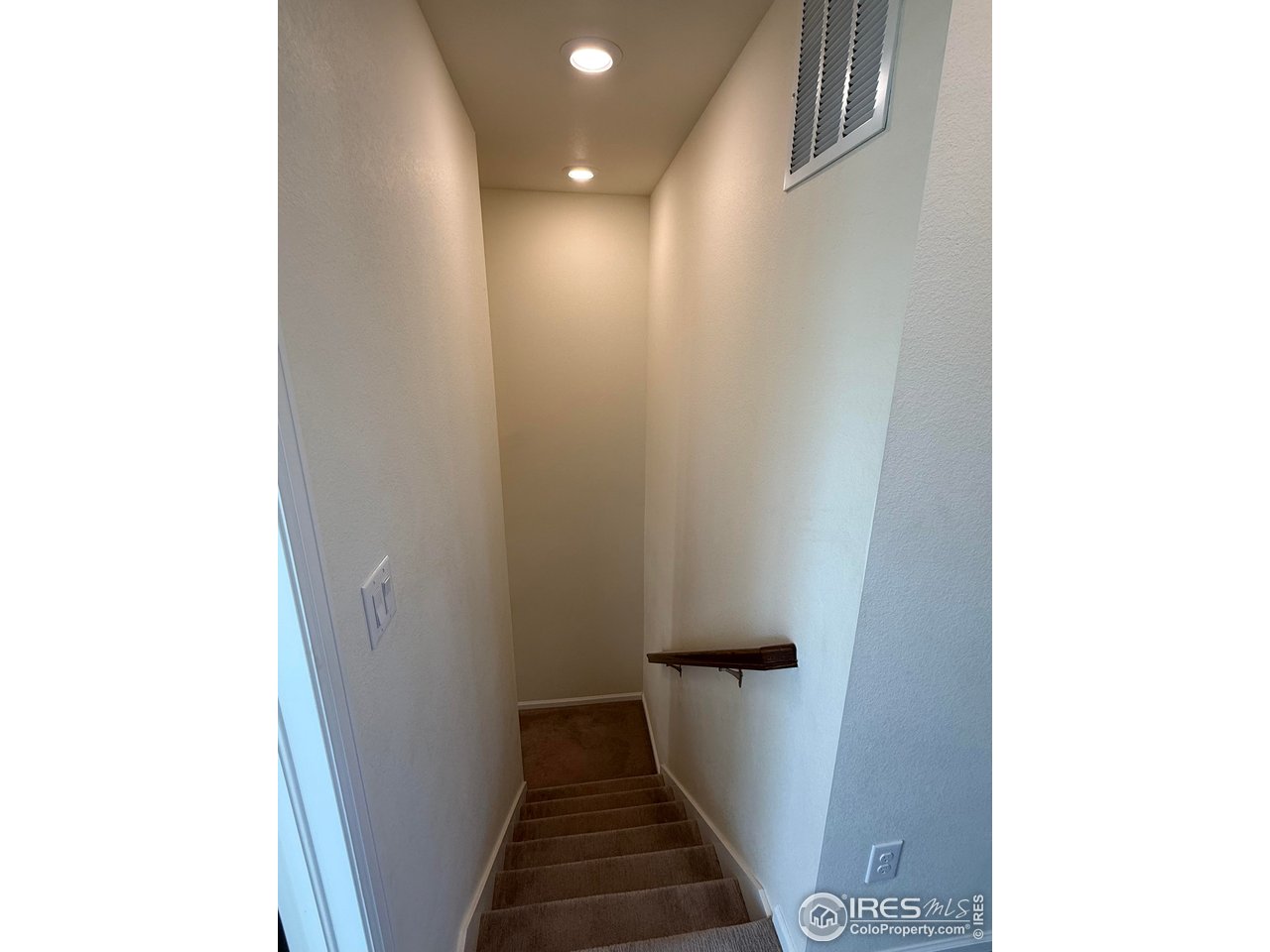 323 Zeppelin Way