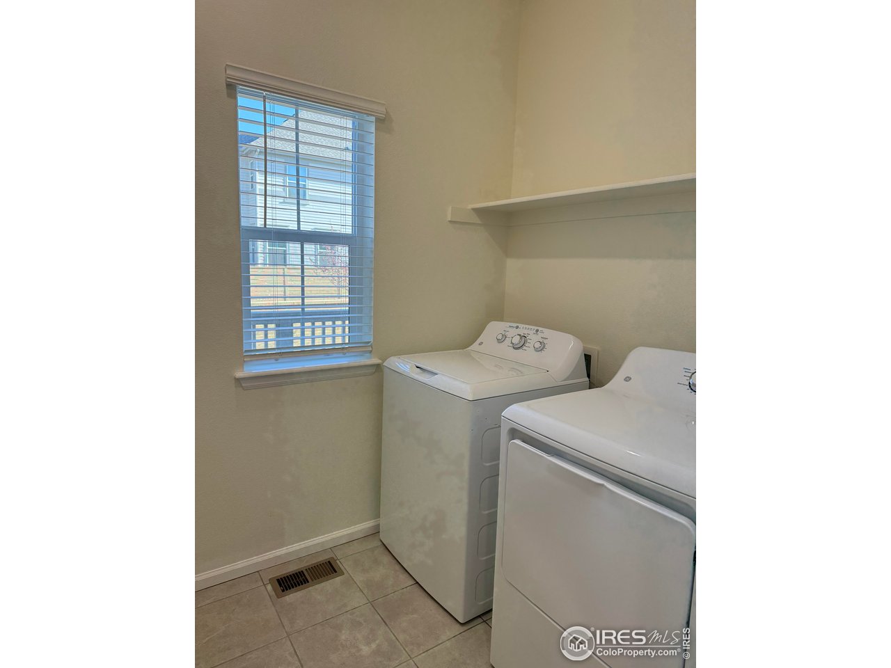 323 Zeppelin Way