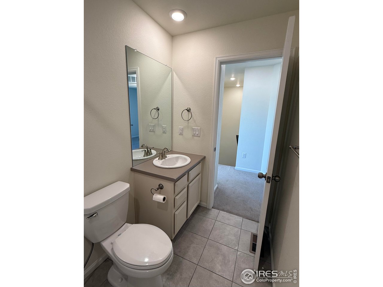 323 Zeppelin Way