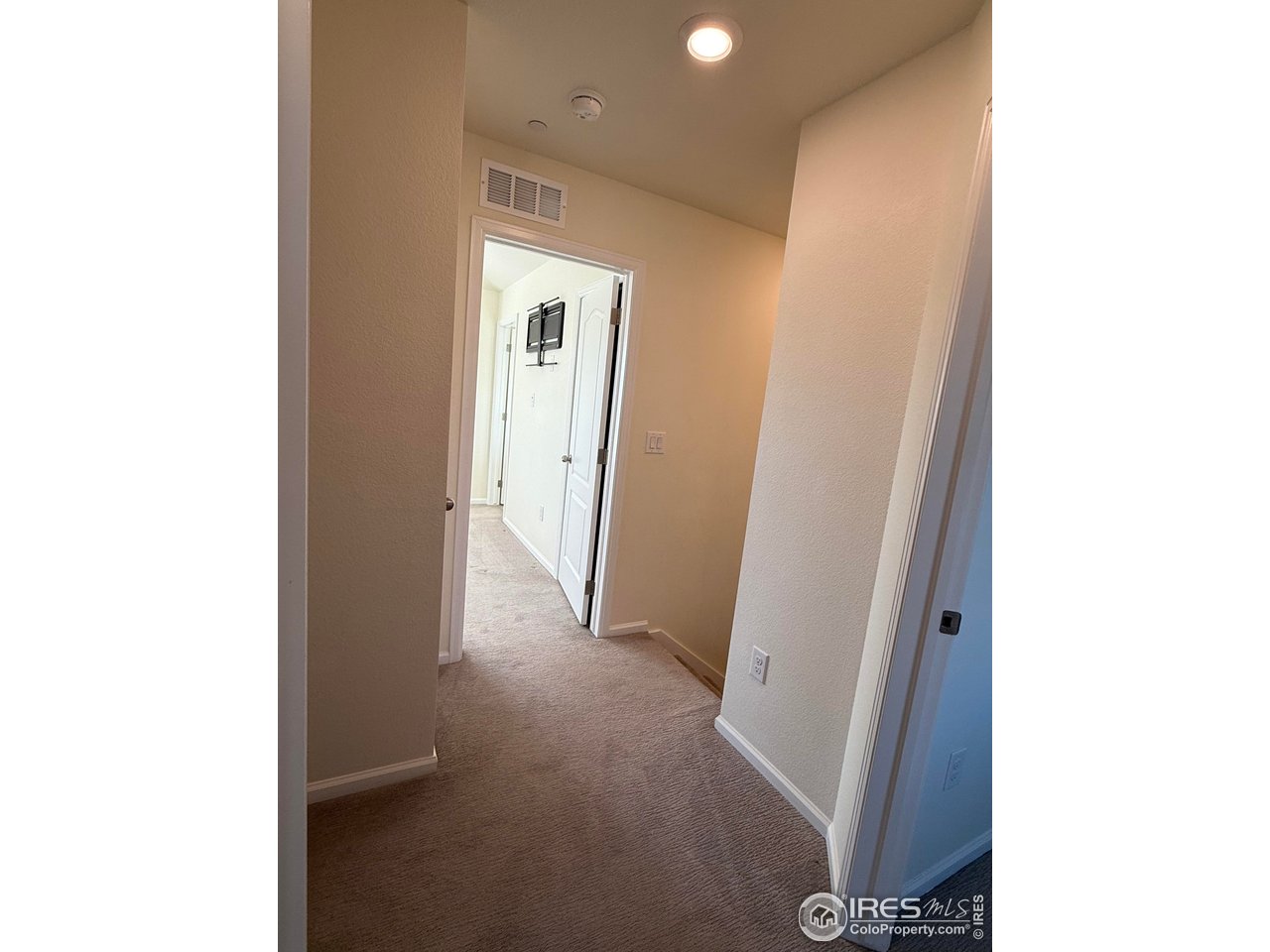 323 Zeppelin Way
