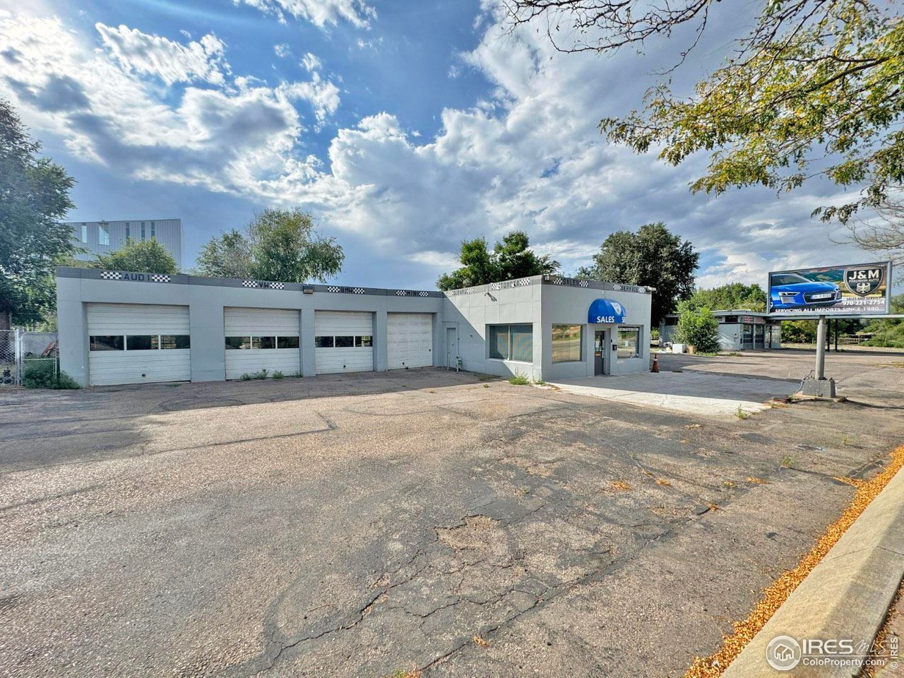 425 N College Ave
