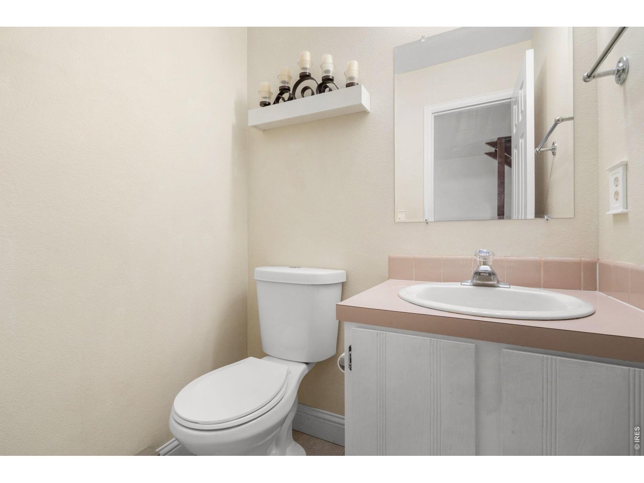 3200 Azalea Dr E2