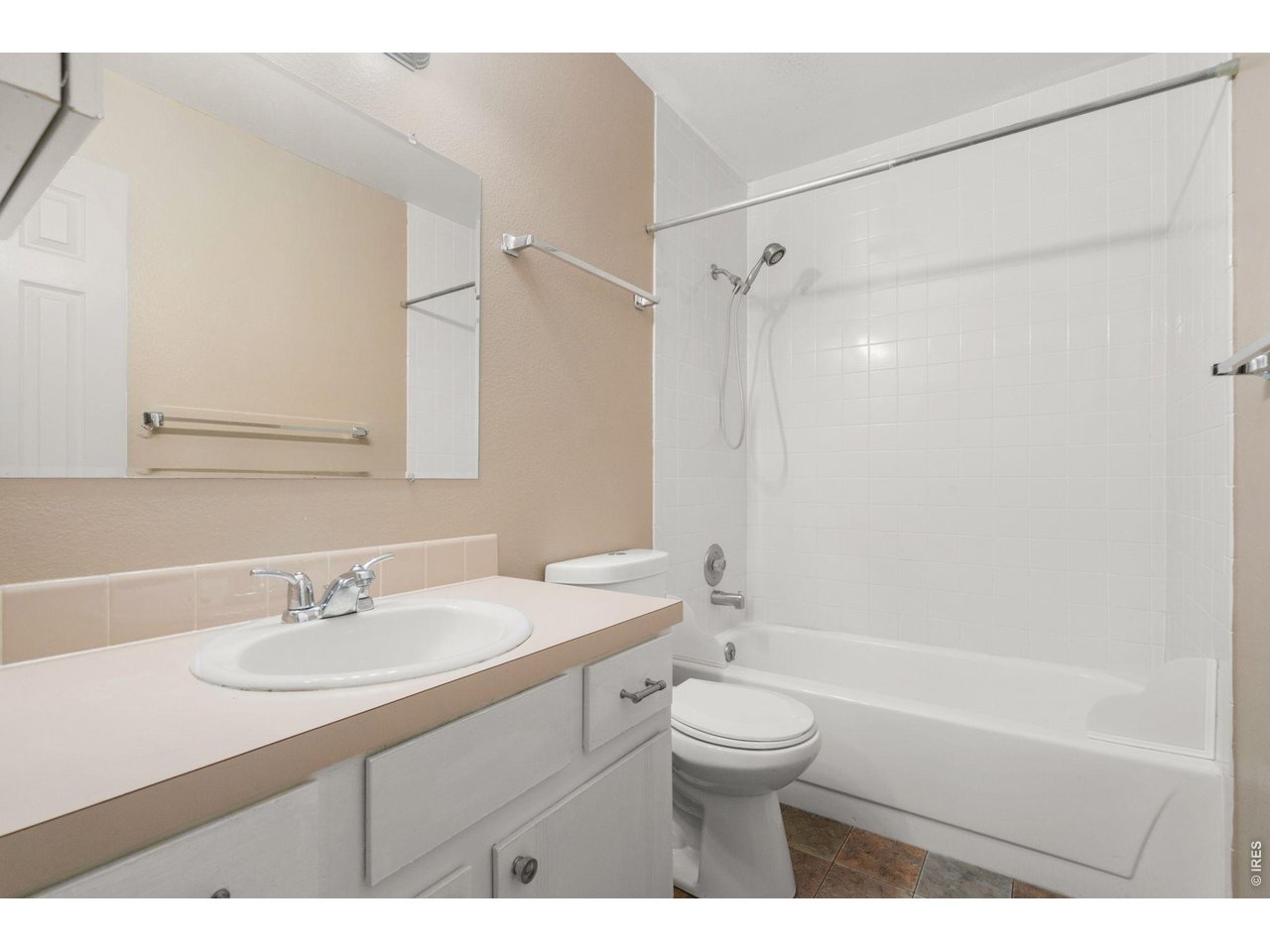 3200 Azalea Dr E2