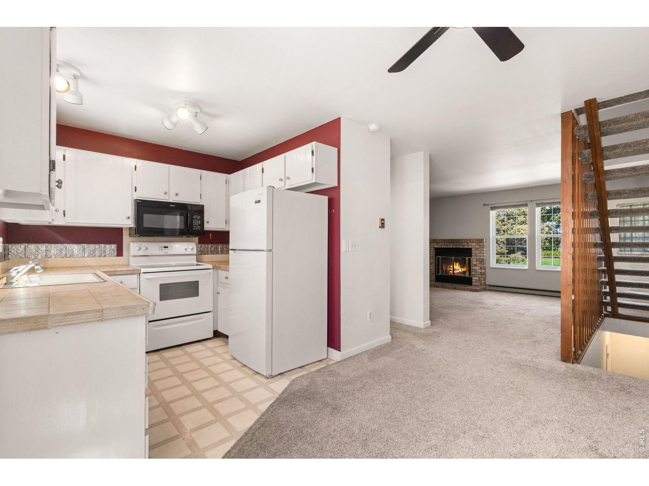 3200 Azalea Dr E2