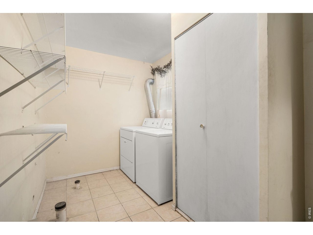 3200 Azalea Dr E2