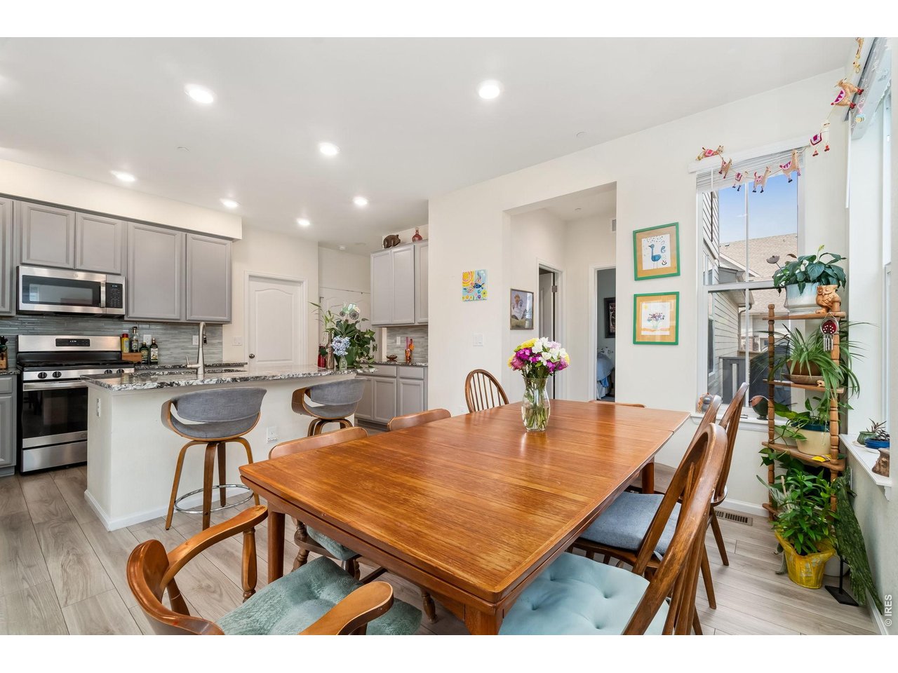 335 Zeppelin Way