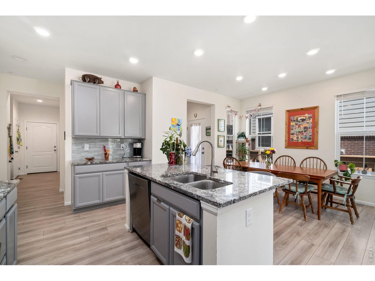 335 Zeppelin Way
