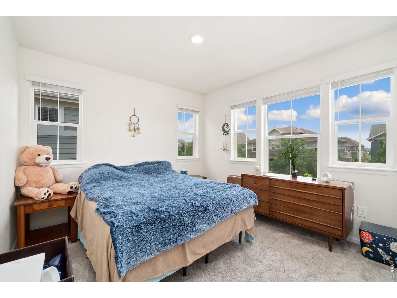 335 Zeppelin Way