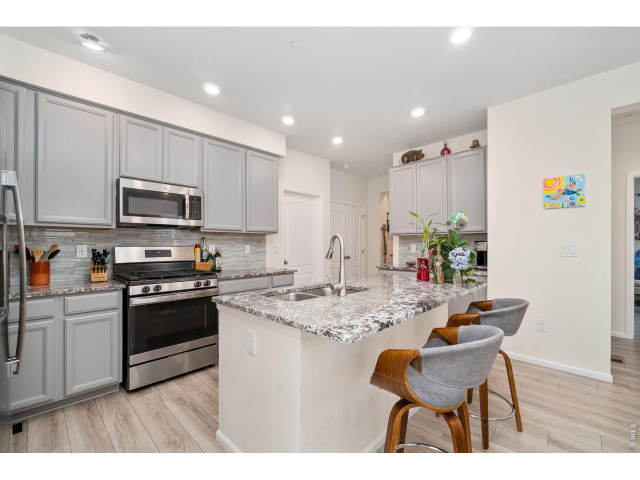 335 Zeppelin Way