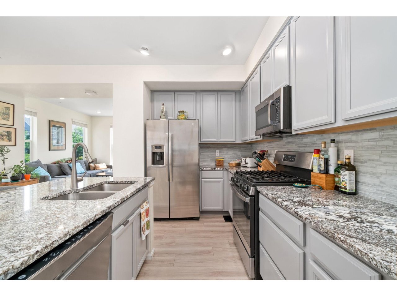 335 Zeppelin Way
