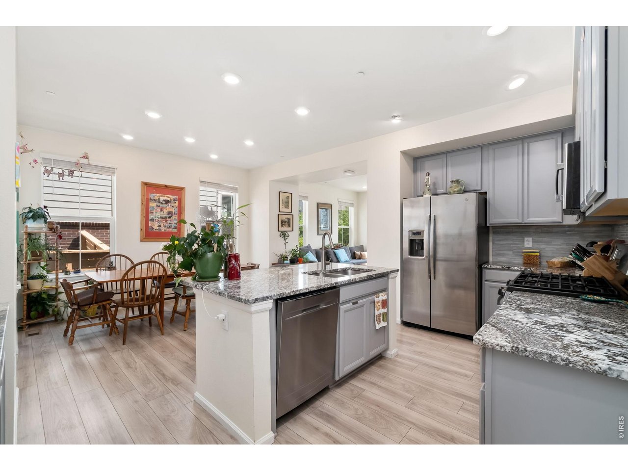 335 Zeppelin Way