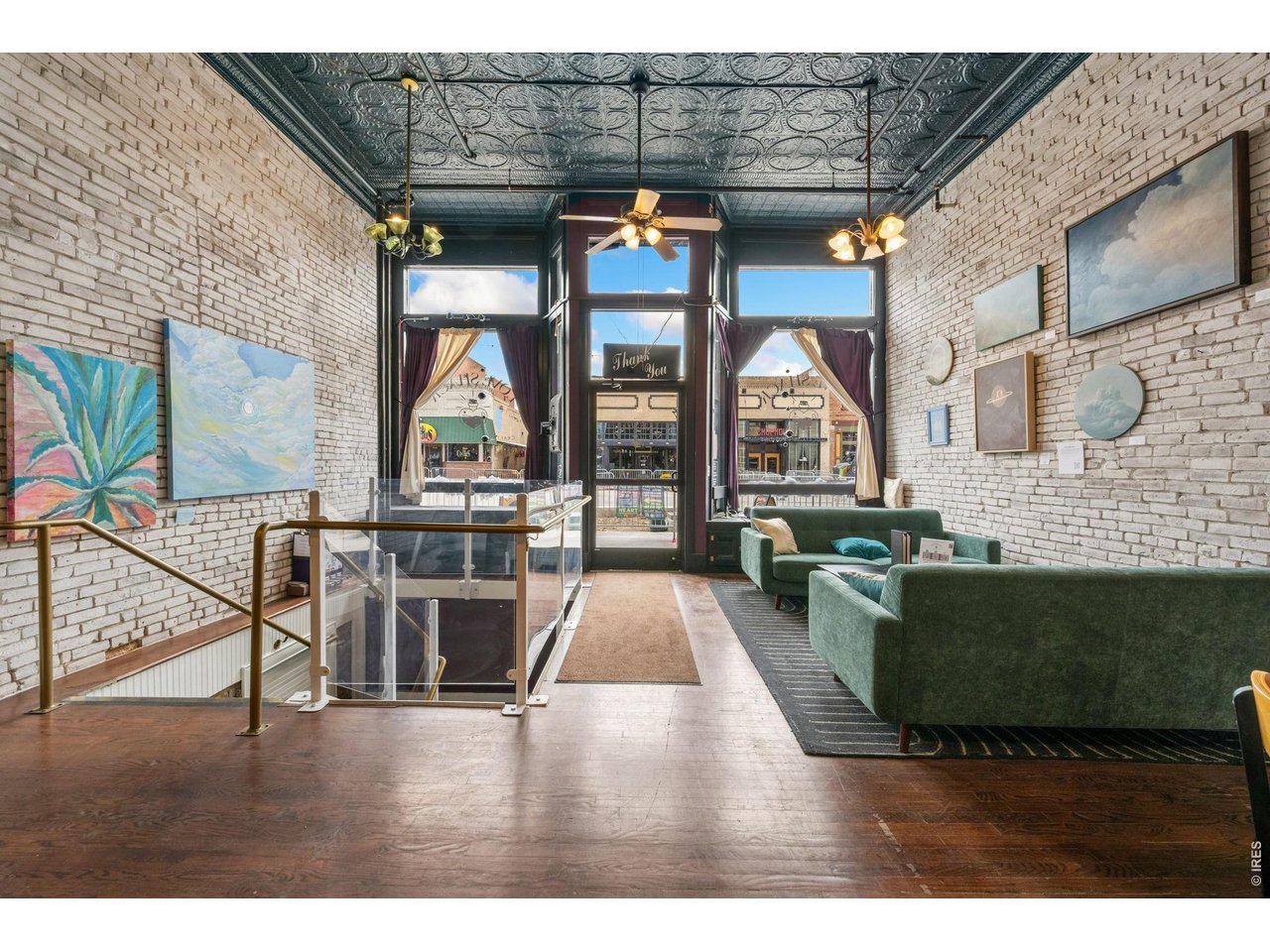 120 E 4th St
