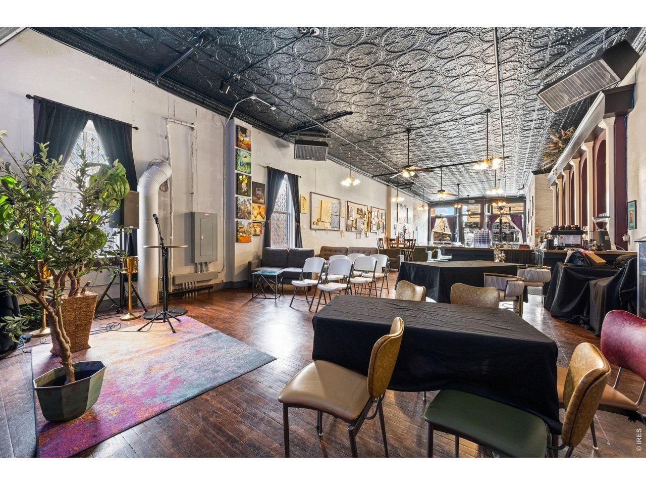 120 E 4th St